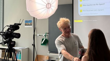 Interview-Situation beim Medientraining von ALOCO in Bern.